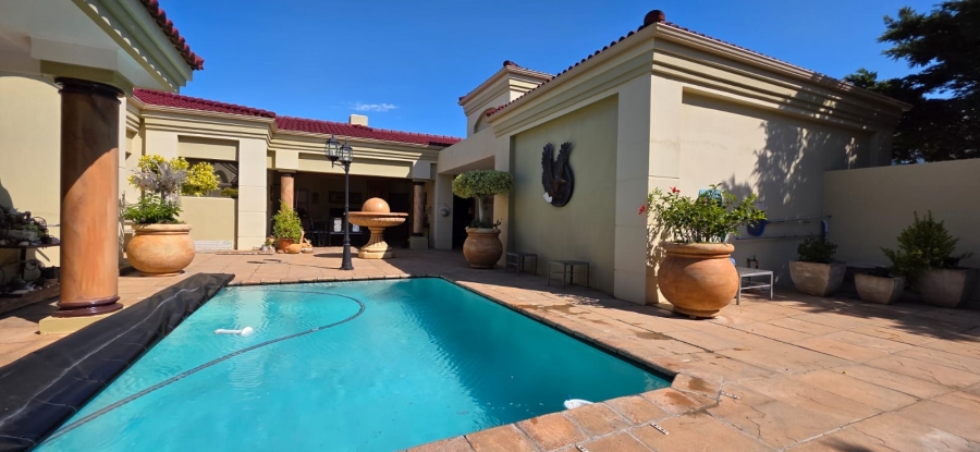 4 Bedroom Property for Sale in Stilbaai Wes Western Cape